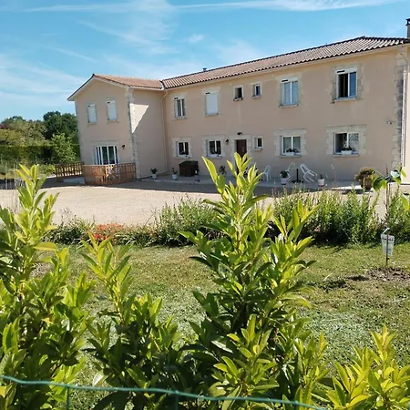 Апартаменты Le Clos De Bourdeilles